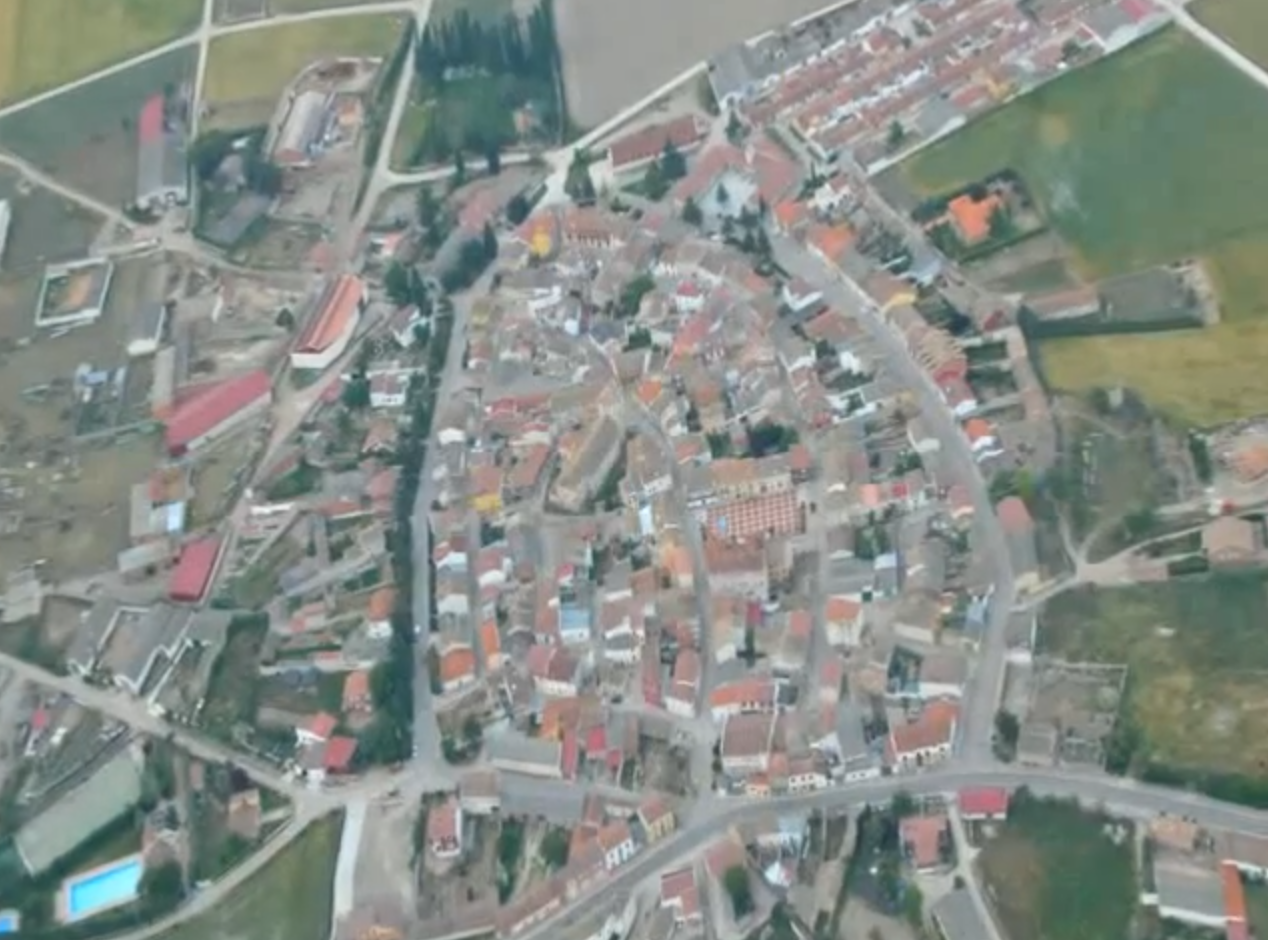 Vista aérea de Villaviudas con forma de almendra